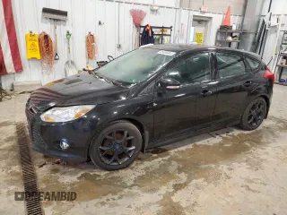 2014 Ford Focus SE z VIN 1FADP3K2XEL346646, wystawiony jako Copart lot #85696044 z przebiegiem 147 471 mil mil oraz Nie do naprawy • Non repairable. Historia ofert i sprzedaży dostępna na DreamBid. Obrazek 1.