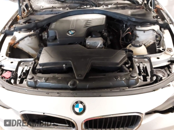 2014 BMW 3 Series 320i xDrive with VIN WBA3C3C52EPV90601, listed as a IAAI auction lot 42082100 with 1 mi miles. Bid and sale history available at carsss.com. Image 10.