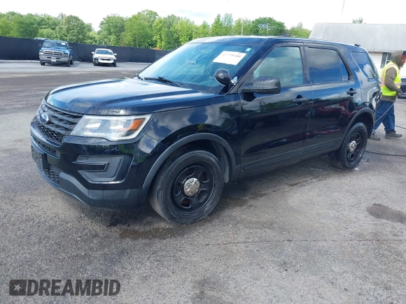 2018 Ford Police Interceptor Utility z VIN 1FM5K8AR4JGB93026, wystawiony jako IAAI lot #41975110 z przebiegiem 104 386 mil mil oraz . Historia ofert i sprzedaży dostępna na DreamBid. Obrazek 2.