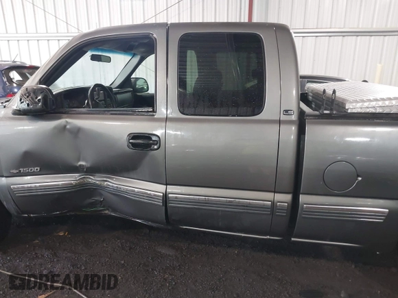 2002 Chevrolet Silverado 1500 LS with VIN 2GCEC19V021362192, listed as a IAAI auction lot 42169190 with 147,238 mi miles and . Bid and sale history available at DreamBid. Image 14.