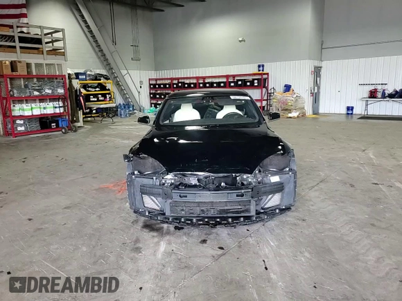 2019 Tesla Model S 75D z VIN 5YJSA1E25KF310915, wystawiony jako Copart lot #58130705 z przebiegiem 61 330 mil mil oraz Szkoda całkowita • Salvage title. Historia ofert i sprzedaży dostępna na DreamBid. Obrazek 15.