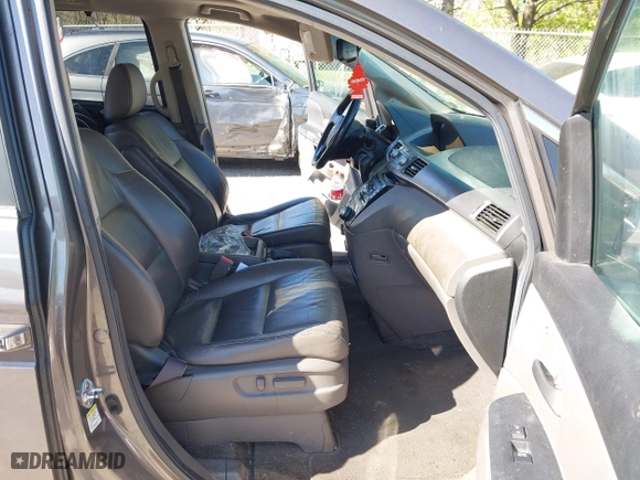 2011 Honda Odyssey EX-L with VIN 5FNRL5H60BB072101, listed as a IAAI auction lot 42002097 with 243,607 mi miles. Bid and sale history available at carsss.com. Image 5.