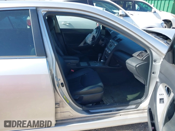 2011 Toyota Camry LE z VIN 4T1BF3EK3BU742628, wystawiony jako IAAI lot #41724697 z przebiegiem 193 726 mil mil oraz . Historia ofert i sprzedaży dostępna na DreamBid. Obrazek 5.