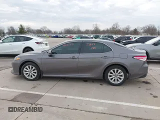 2019 Toyota Camry LE z VIN 4T1B11HK7KU759723, wystawiony jako IAAI lot #41679210 z przebiegiem 35 613 mil mil oraz . Historia ofert i sprzedaży dostępna na DreamBid. Obrazek 15.