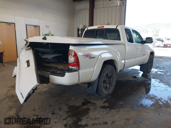2008 Toyota Tacoma with VIN 5TEUU42NX8Z508056, listed as a IAAI auction lot 41964728 with 92,118 mi miles and . Bid and sale history available at carsss.com. Image 4.