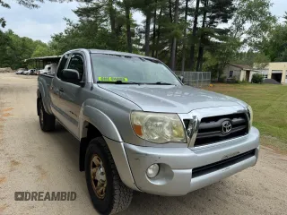 2008 Toyota Tacoma z VIN 5TEUU42N58Z582792, wystawiony jako Copart lot #61223195 z przebiegiem 263 631 mil mil oraz Czysty tytuł • Clean title. Historia ofert i sprzedaży dostępna na DreamBid. Obrazek 1.