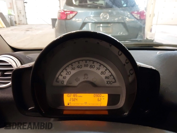 2015 Smart fortwo Passion with VIN WMEEJ3BA1FK805997, listed as a IAAI auction lot 41900723 with 102,185 mi miles. Bid and sale history available at carsss.com. Image 7.