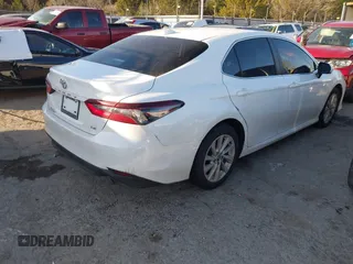 2024 Toyota Camry LE z VIN 4T1R11AK6RU888622, wystawiony jako IAAI lot #41102520 z przebiegiem 12 717 mil mil oraz . Historia ofert i sprzedaży dostępna na DreamBid. Obrazek 4.