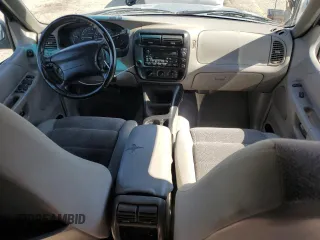 1998 Ford Explorer XL z VIN 1FMZU32E9WZB44586, wystawiony jako Copart lot #56432375 z przebiegiem 142 692 mil mil oraz Szkoda całkowita • Salvage title. Historia ofert i sprzedaży dostępna na DreamBid. Obrazek 8.