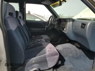 1997 GMC Sonoma SLS with VIN 1GTCS19X7V8517253, listed as a Copart auction lot 43829035 with 102,976 mi miles and Salvage Title. Bid and sale history available at carsss.com. Image 10.