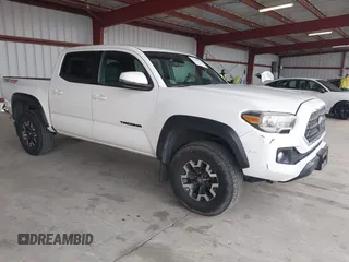 2019 Toyota Tacoma SR z VIN 3TMCZ5AN4KM196390, wystawiony jako IAAI lot #41689412 z przebiegiem 66 862 mil mil oraz . Historia ofert i sprzedaży dostępna na DreamBid. Obrazek 1.