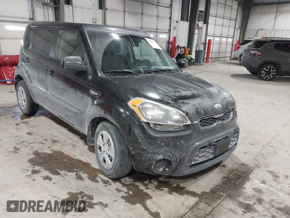 2013 Kia Soul with VIN KNDJT2A58D7773703, listed as a IAAI auction lot 41628420 with 100,301 mi miles. Bid and sale history available at carsss.com. Image 1.