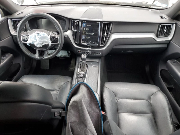 2019 Volvo XC60 Momentum with VIN LYV102RK9KB197180, listed as a Copart auction lot 53081745 with 59,505 mi miles and Salvage title. Bid and sale history available at DreamBid. Image 8.