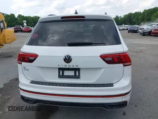 2022 Volkswagen Tiguan SE R-Line Black z VIN 3VVCB7AX3NM009759, wystawiony jako IAAI lot #39075158 z przebiegiem 51 572 mil mil oraz . Historia ofert i sprzedaży dostępna na DreamBid. Obrazek 16.