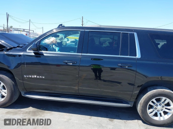 2018 Chevrolet Suburban LS z VIN 1GNSKGKC6JR150248, wystawiony jako IAAI lot #42219120 z przebiegiem 48 321 mil mil oraz . Historia ofert i sprzedaży dostępna na DreamBid. Obrazek 14.