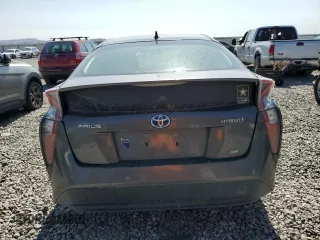2016 Toyota Prius Four z VIN JTDKARFU6G3026793, wystawiony jako Copart lot #62321975 z przebiegiem 132 304 mil mil oraz Czysty tytuł • Clean title. Historia ofert i sprzedaży dostępna na DreamBid. Obrazek 6.