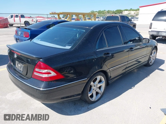 2007 Mercedes-Benz C 230 Sport с VIN WDBRF52H17F929030, выставлен на аукционе IAAI как лот 42445223 с пробегом Не указан миль и . История ставок и продаж доступна на DreamBid. Изображение 4.