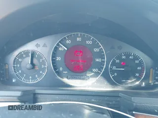 2003 Mercedes-Benz E 320 z VIN WDBUF65J13A160065, wystawiony jako IAAI lot #41720444 z przebiegiem 277 910 mil mil oraz . Historia ofert i sprzedaży dostępna na DreamBid. Obrazek 7.