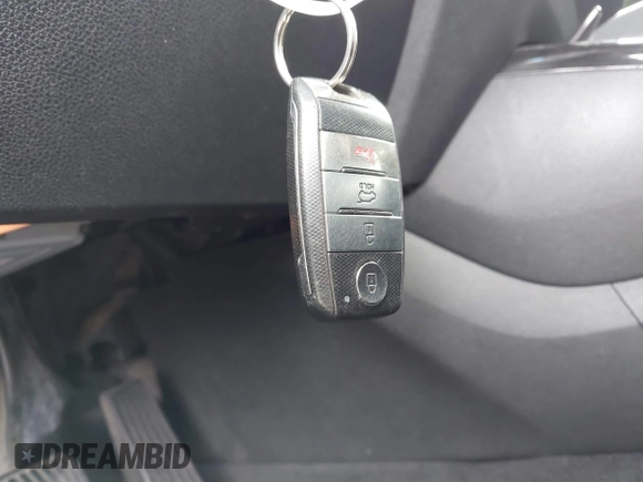 2016 Kia Sorento EX with VIN 5XYPH4A50GG160599, listed as a IAAI auction lot 42127992 with 301,716 mi miles. Bid and sale history available at carsss.com. Image 11.