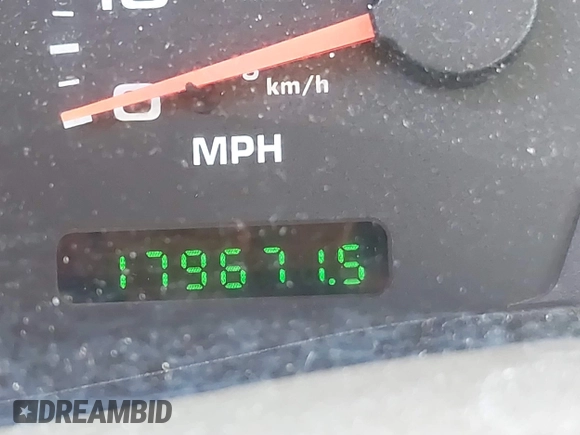 2002 Ford F-250 XL с VIN 1FTNW21F92EC27048, выставлен на аукционе IAAI как лот 42016383 с пробегом 179 671 миль миль и . История ставок и продаж доступна на DreamBid. Изображение 16.