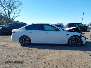 2019 BMW M5 Competition z VIN WBSJF0C57KB285614, wystawiony jako IAAI lot #39011419 z przebiegiem Nie podano mil oraz . Historia ofert i sprzedaży dostępna na DreamBid. Obrazek 12.