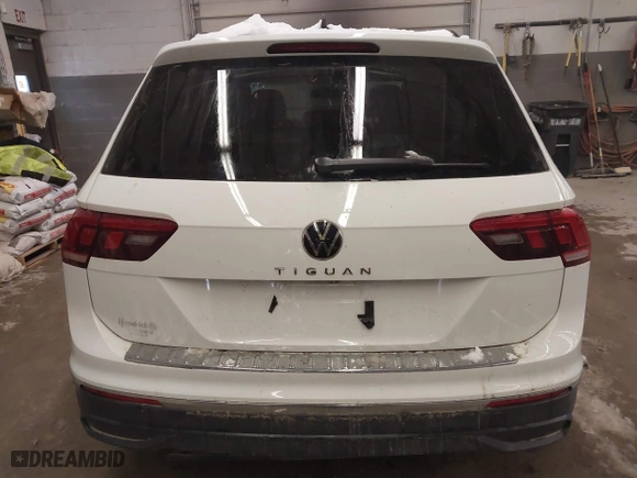 2024 Volkswagen Tiguan S with VIN 3VVRB7AX1RM050617, listed as a IAAI auction lot 41247769 with 20,699 mi miles. Bid and sale history available at carsss.com. Image 17.