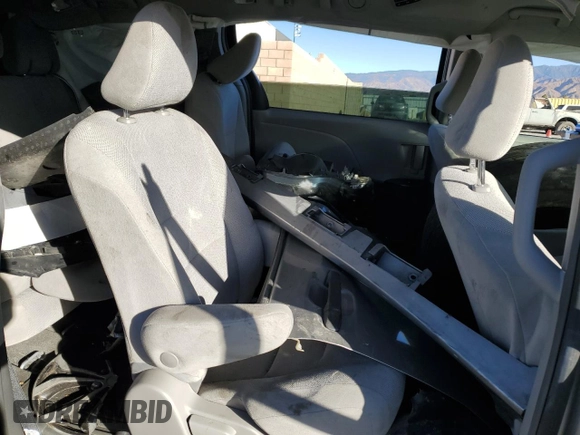 2018 Toyota Sienna L with VIN 5TDZZ3DC1JS956802, listed as a Copart auction lot 42245995 with 53,383 mi miles and Salvage Title. Bid and sale history available at DreamBid. Image 11.