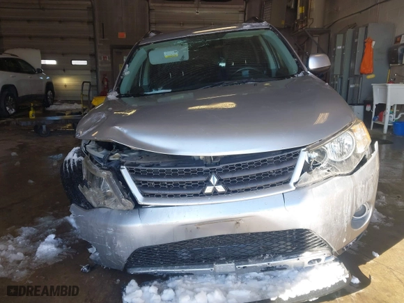 2008 Mitsubishi Outlander LS with VIN JA4MT31X08Z013323, listed as a IAAI auction lot 41588791 with 107,357 mi miles. Bid and sale history available at carsss.com. Image 11.