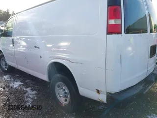 2007 Chevrolet Express Cargo Van with VIN 1GCGG25V571104532, listed as a IAAI auction lot 41718875 with 174,955 mi miles. Bid and sale history available at carsss.com. Image 3.
