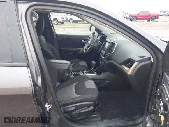 2018 Jeep Cherokee Latitude with VIN 1C4PJLCB6JD588989, listed as a IAAI auction lot 41319570 with 71,333 mi miles. Bid and sale history available at carsss.com. Image 5.