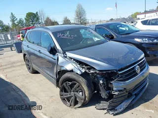 2024 Volkswagen Tiguan SE R-Line Black с VIN 3VVCB7AX2RM010794, выставлен на аукционе IAAI как лот 41894596 с пробегом 25 136 миль миль и . История ставок и продаж доступна на DreamBid. Изображение 13.