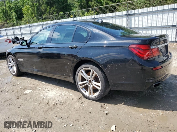 2015 BMW 7 Series 740i z VIN WBAYA6C59FD826788, wystawiony jako Copart lot #55747215 z przebiegiem 134 960 mil mil oraz Szkoda całkowita • Salvage title. Historia ofert i sprzedaży dostępna na DreamBid. Obrazek 2.