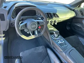 2021 Audi R8 Spyder performance z VIN WUA4BCFX5M7901463, wystawiony jako Copart lot #73882684 z przebiegiem Nie podano mil oraz Szkody całkowita. Historia ofert i sprzedaży dostępna na DreamBid. Obrazek 8.