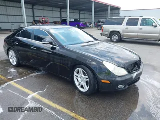 2008 Mercedes-Benz CLS 550 z VIN WDDDJ72X18A118121, wystawiony jako IAAI lot #42654308 z przebiegiem 252 641 mil mil oraz . Historia ofert i sprzedaży dostępna na DreamBid. Obrazek 1.