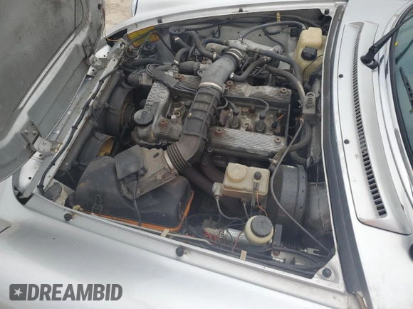 1990 Alfa Romeo Spider z VIN ZARBA12T0L6002373, wystawiony jako Copart lot #75362404 z przebiegiem 73 479 mil mil oraz Nie do naprawy • Non repairable. Historia ofert i sprzedaży dostępna na DreamBid. Obrazek 11.