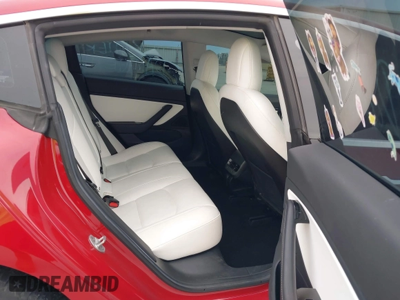 2018 Tesla Model 3 Long Range Battery z VIN 5YJ3E1EB8JF096249, wystawiony jako IAAI lot #42150031 z przebiegiem 70 981 mil mil oraz . Historia ofert i sprzedaży dostępna na DreamBid. Obrazek 8.