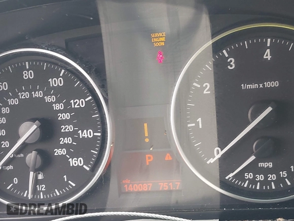2011 BMW 3 Series 328i xDrive z VIN WBAPK5G53BNN30229, wystawiony jako IAAI lot #42201927 z przebiegiem 140 087 mil mil oraz . Historia ofert i sprzedaży dostępna na DreamBid. Obrazek 7.