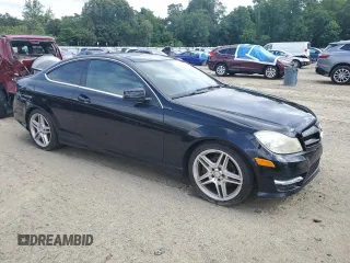 2015 Mercedes-Benz C 250 z VIN WDDGJ4HB2FG410619, wystawiony jako Copart lot #63898435 z przebiegiem 157 785 mil mil oraz Czysty tytuł • Clean title. Historia ofert i sprzedaży dostępna na DreamBid. Obrazek 4.