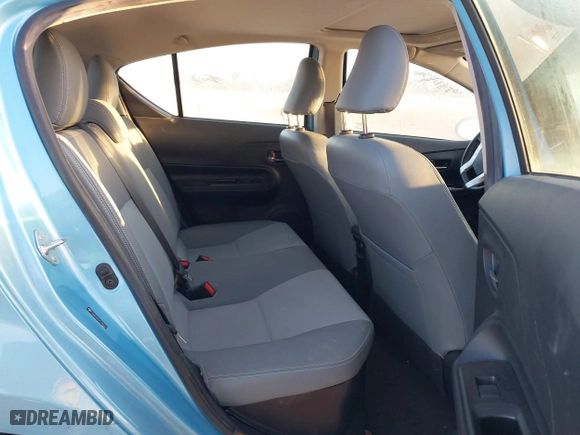 2015 Toyota Prius c One with VIN JTDKDTB37F1086741, listed as a IAAI auction lot 41642663 with 121,313 mi miles. Bid and sale history available at carsss.com. Image 8.