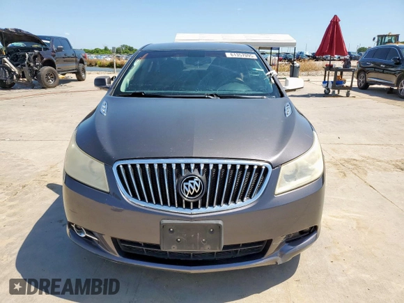 2013 Buick LaCrosse Leather z VIN 1G4GC5E38DF200726, wystawiony jako Copart lot #61357095 z przebiegiem 279 165 mil mil oraz Szkoda całkowita • Salvage title. Historia ofert i sprzedaży dostępna na DreamBid. Obrazek 5.