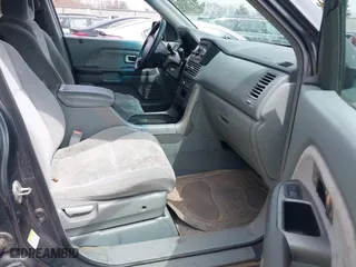 2004 Honda Pilot EX with VIN 2HKYF18494H557884, listed as a IAAI auction lot 42075748 with 205,723 mi miles. Bid and sale history available at carsss.com. Image 5.