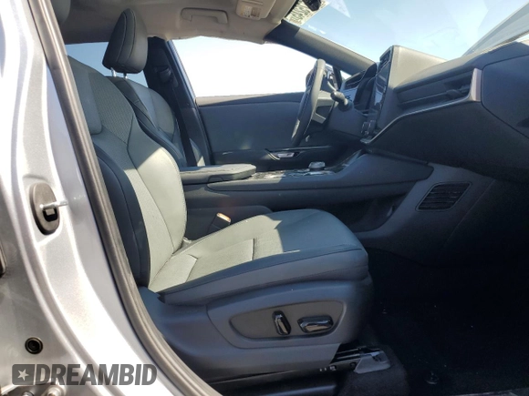 2024 Lexus RZ 300e Premium z VIN JTJABABB6RA002164, wystawiony jako Copart lot #56575245 z przebiegiem 11 687 mil mil oraz Szkoda całkowita • Salvage title. Historia ofert i sprzedaży dostępna na DreamBid. Obrazek 7.