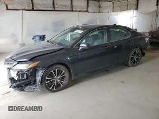 2020 Toyota Camry SE z VIN 4T1G11AK8LU954988, wystawiony jako Copart lot #51307785 z przebiegiem 142 975 mil mil oraz Szkoda całkowita • Salvage title. Historia ofert i sprzedaży dostępna na DreamBid. Obrazek 1.