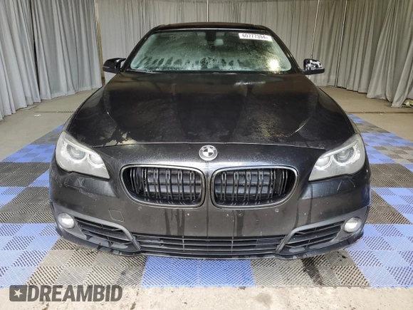 2016 BMW 5 Series 528i z VIN WBA5A5C52GG351496, wystawiony jako Copart lot #60777394 z przebiegiem 80 937 mil mil oraz Czysty tytuł • Clean title. Historia ofert i sprzedaży dostępna na DreamBid. Obrazek 5.