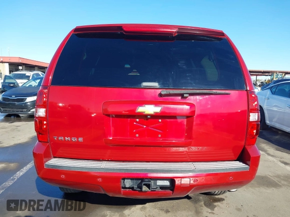2013 Chevrolet Tahoe LS z VIN 1GNSCAE00DR341440, wystawiony jako IAAI lot #41312134 z przebiegiem 100 179 mil mil oraz . Historia ofert i sprzedaży dostępna na DreamBid. Obrazek 17.