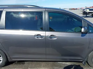 2016 Toyota Sienna XLE with VIN 5TDYK3DC7GS721667, listed as a IAAI auction lot 41400702 with 85,188 mi miles and . Bid and sale history available at DreamBid. Image 14.