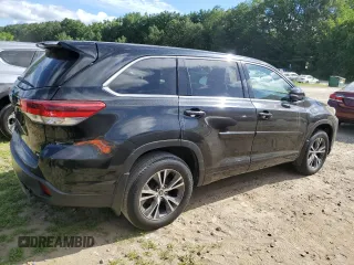 2018 Toyota Highlander LE with VIN 5TDBZRFH1JS906155, listed as a Copart auction lot 65517405 with 118,413 mi miles and Clean title. Bid and sale history available at DreamBid. Image 3.