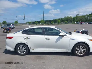 2016 Kia Optima LX z VIN KNAGT4L3XG5095972, wystawiony jako IAAI lot #42130422 z przebiegiem 103 420 mil mil oraz . Historia ofert i sprzedaży dostępna na DreamBid. Obrazek 13.