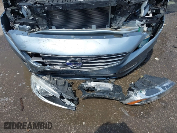 2017 Volvo S60 Inscription z VIN LYV402TK5HB196218, wystawiony jako IAAI lot #42330936 z przebiegiem 111 608 mil mil oraz . Historia ofert i sprzedaży dostępna na DreamBid. Obrazek 12.