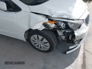 2016 Kia Forte LX z VIN KNAFK5A88G5547968, wystawiony jako IAAI lot #42137266 z przebiegiem 81 480 mil mil oraz . Historia ofert i sprzedaży dostępna na DreamBid. Obrazek 6.